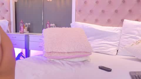 Cute Violet online show from November 2025 02:28:01 PM