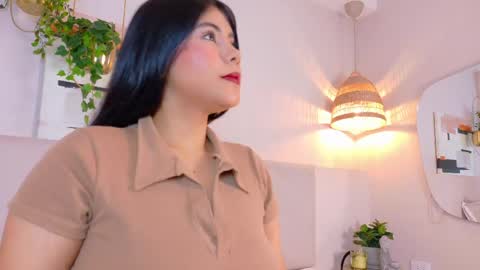 Snapshot of violetbloomm chatting on May 2026 11:58:02 AM Violet online show from May 2026 11:58:02 AM