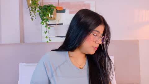 Snapshot of violetbloomm chatting on May 2026 11:27:01 AM Violet online show from May 2026 11:27:01 AM