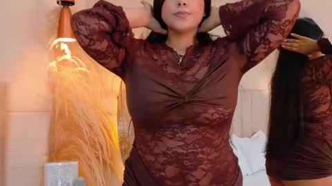 Snapshot of violetbloomm chatting on May 2026 08:29:01 PM Violet online show from May 2026 08:29:01 PM