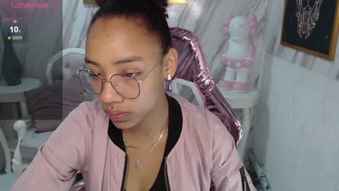 violeth_b online show from January 2025 12:31:01 PM