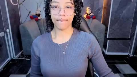 Snapshot of violeth_b chatting on April 2026 12:33:01 PM violeth_b online show from April 2026 12:33:01 PM