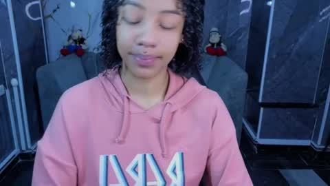 Snapshot of violeth_b chatting on May 2026 12:44:01 PM violeth_b online show from May 2026 12:44:01 PM