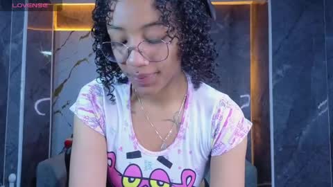 Snapshot of violeth_b chatting on May 2026 12:44:01 PM violeth_b online show from May 2026 12:44:01 PM