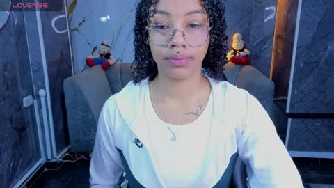 Snapshot of violeth_b chatting on May 2026 12:57:02 PM violeth_b online show from May 2026 12:57:02 PM