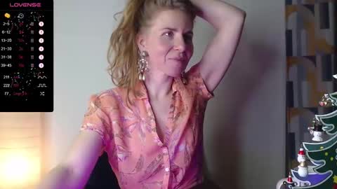 Snapshot of violetplath chatting on December 2024 10:47:02 PM Violet next stream December 6 online show from December 2024 10:47:02 PM