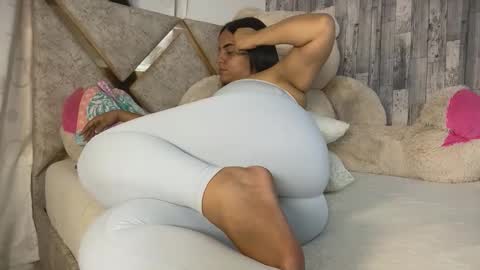 Snapshot of violetroussee chatting on November 2025 10:10:02 PM violetroussee online show from November 2025 10:10:02 PM