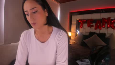 violetskinny online show from March 2025 06:30:01 PM