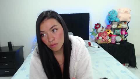 Snapshot of violett_flowers chatting on February 2025 10:21:02 PM violeta online show from February 2025 10:21:02 PM