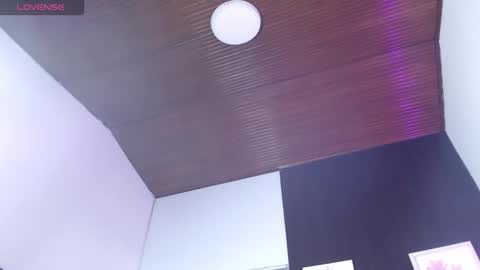 Snapshot of violett_queen122 chatting on September 2025 01:23:01 PM violett_queen122 online show from September 2025 01:23:01 PM