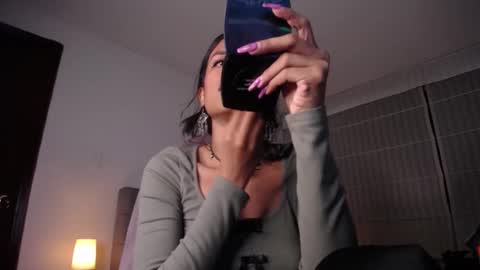 Snapshot of violett_queen122 chatting on October 2025 02:52:01 AM violett_queen122 online show from October 2025 02:52:01 AM