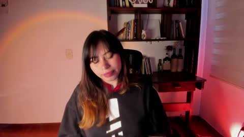 Snapshot of violett_red chatting on April 2026 10:26:01 PM Violeta online show from April 2026 10:26:01 PM