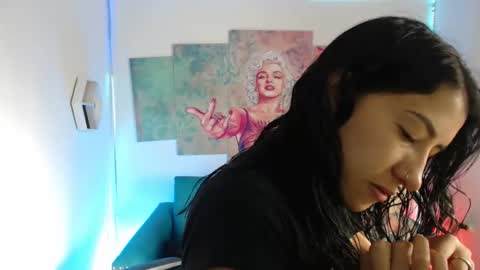 Snapshot of violetta_m_ chatting on January 2026 12:44:02 PM Violeta online show from January 2026 12:44:02 PM