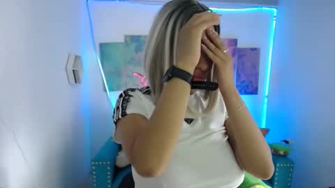 Snapshot of violetta_m_ chatting on February 2026 01:50:02 PM Violeta online show from February 2026 01:50:02 PM