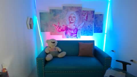 Snapshot of violetta_m_ chatting on February 2026 12:14:02 PM Violeta online show from February 2026 12:14:02 PM