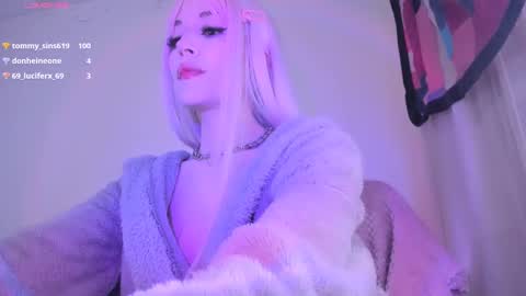 Snapshot of violettbones chatting on January 2025 05:16:02 AM Violett online show from January 2025 05:16:02 AM