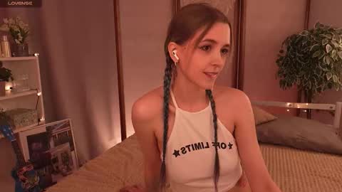 Snapshot of violettessa chatting on September 2025 12:16:01 PM violettessa online show from September 2025 12:16:01 PM