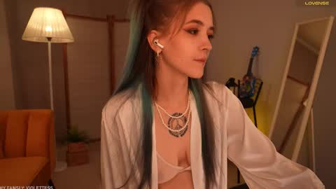 Snapshot of violettessa chatting on October 2025 10:59:02 AM violettessa online show from October 2025 10:59:02 AM