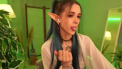 Snapshot of violettessa chatting on November 2025 11:42:01 AM violettessa online show from November 2025 11:42:01 AM