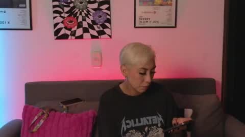 Violet online show from April 2026 12:52:02 AM