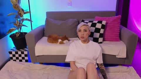 Violet online show from May 2026 01:57:16 AM