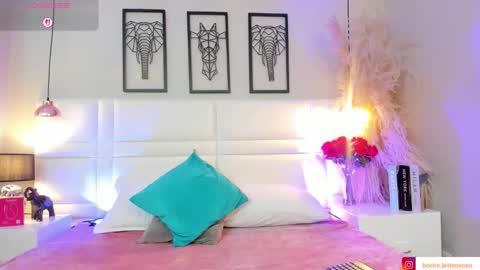 VIOLLET online show from November 2025 10:52:02 PM