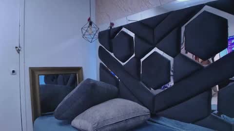 Snapshot of viollettaa_ chatting on December 2025 07:19:02 PM Violetta online show from December 2025 07:19:02 PM