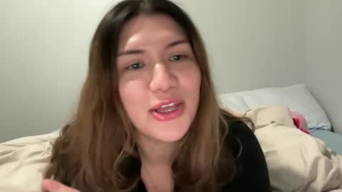 Snapshot of virgngirl chatting on September 2025 03:33:02 AM Virgngirl online show from September 2025 03:33:02 AM