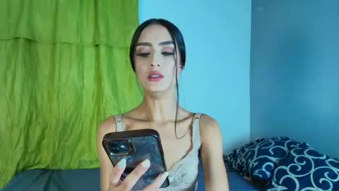 vitoriia_ online show from June 2026 04:46:01 AM