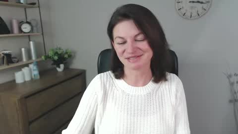 Vivian online show from December 2024 10:18:01 AM