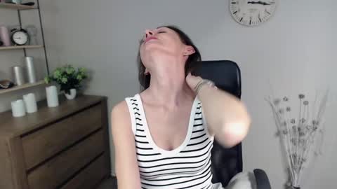 Vivian online show from January 2025 09:49:02 AM