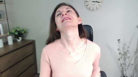 Vivian online show from January 2025 12:52:01 PM