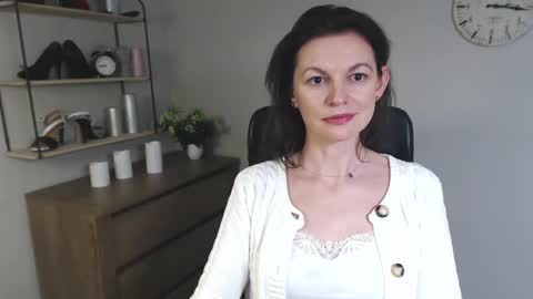 Vivian online show from January 2025 05:42:02 PM