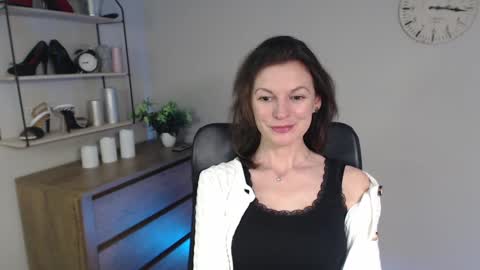 Vivian online show from February 2025 08:01:01 AM