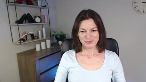 Vivian online show from February 2025 06:53:02 AM