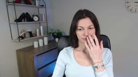 Vivian online show from February 2025 10:20:02 AM