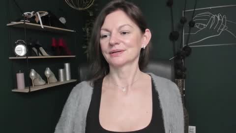 Vivian online show from October 2025 06:25:01 AM