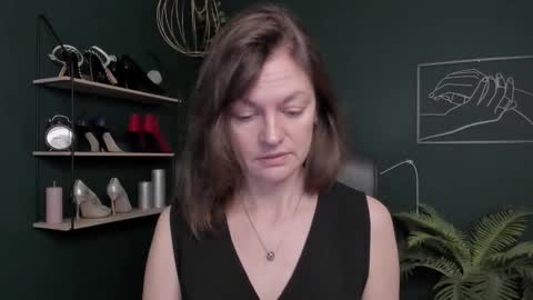 Vivian online show from November 2025 06:56:02 AM