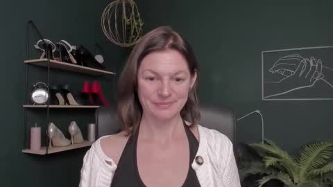 Vivian online show from November 2025 07:46:02 PM