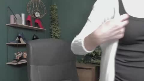 Vivian online show from November 2025 08:13:02 AM