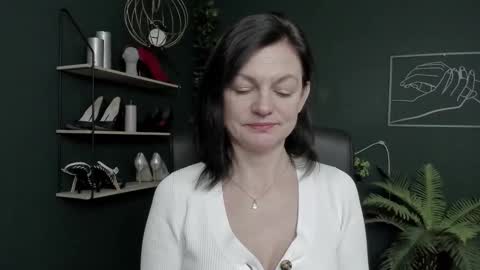 Vivian online show from February 2026 08:02:02 AM