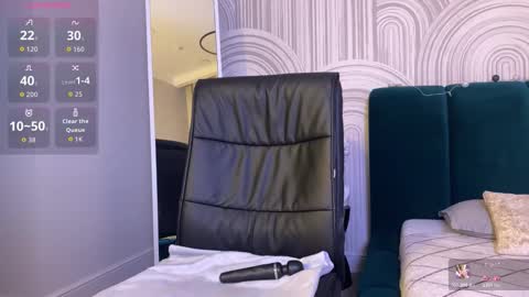 Vivian Evans online show from December 2025 02:05:02 AM