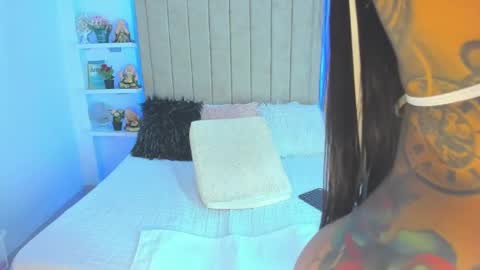 Snapshot of vivian_monroe chatting on January 2025 03:19:01 PM Vivian Monroe online show from January 2025 03:19:01 PM