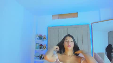 Snapshot of vivian_monroe chatting on February 2025 12:43:02 PM Vivian Monroe online show from February 2025 12:43:02 PM