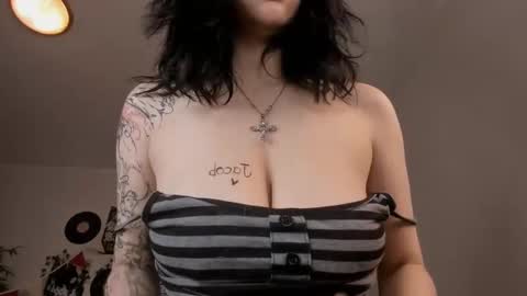 Snapshot of vivian_qwerty chatting on January 2025 07:17:02 AM vivian_qwerty online show from January 2025 07:17:02 AM