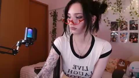 vivian_qwerty online show from July 2026 06:17:01 AM