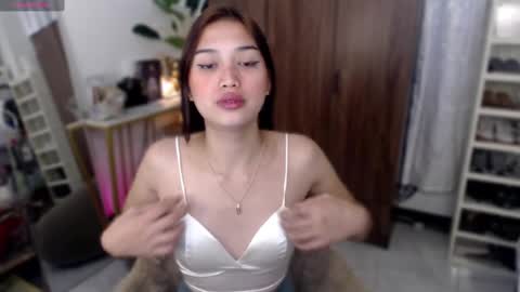 Vivian online show from November 2025 02:33:02 AM