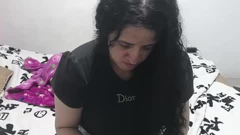 Snapshot of vivian_walt_ chatting on December 2024 05:29:02 AM melissa online show from December 2024 05:29:02 AM