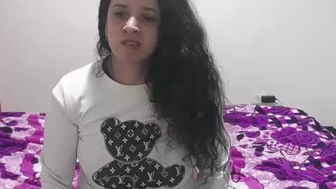 Snapshot of vivian_walt_ chatting on January 2025 04:45:01 AM melissa online show from January 2025 04:45:01 AM