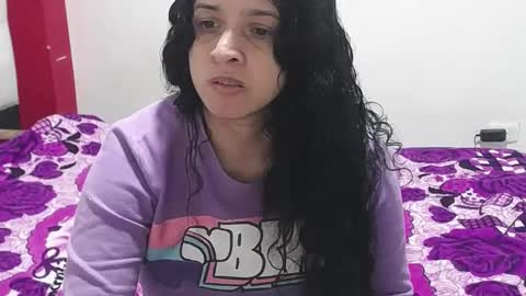 Snapshot of vivian_walt_ chatting on February 2025 04:32:02 AM melissa online show from February 2025 04:32:02 AM